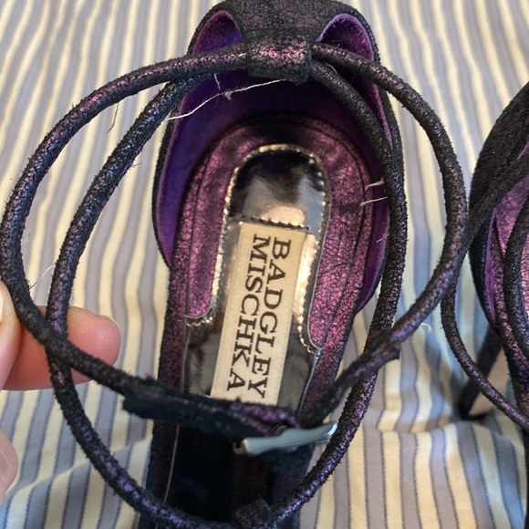 Badgley Mischka peep toe metallic purple heels - Picture 5 of 6